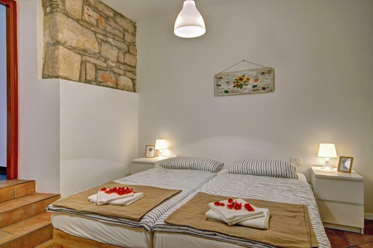 Apartman Amfiteatar Franko 풀라 외부 사진